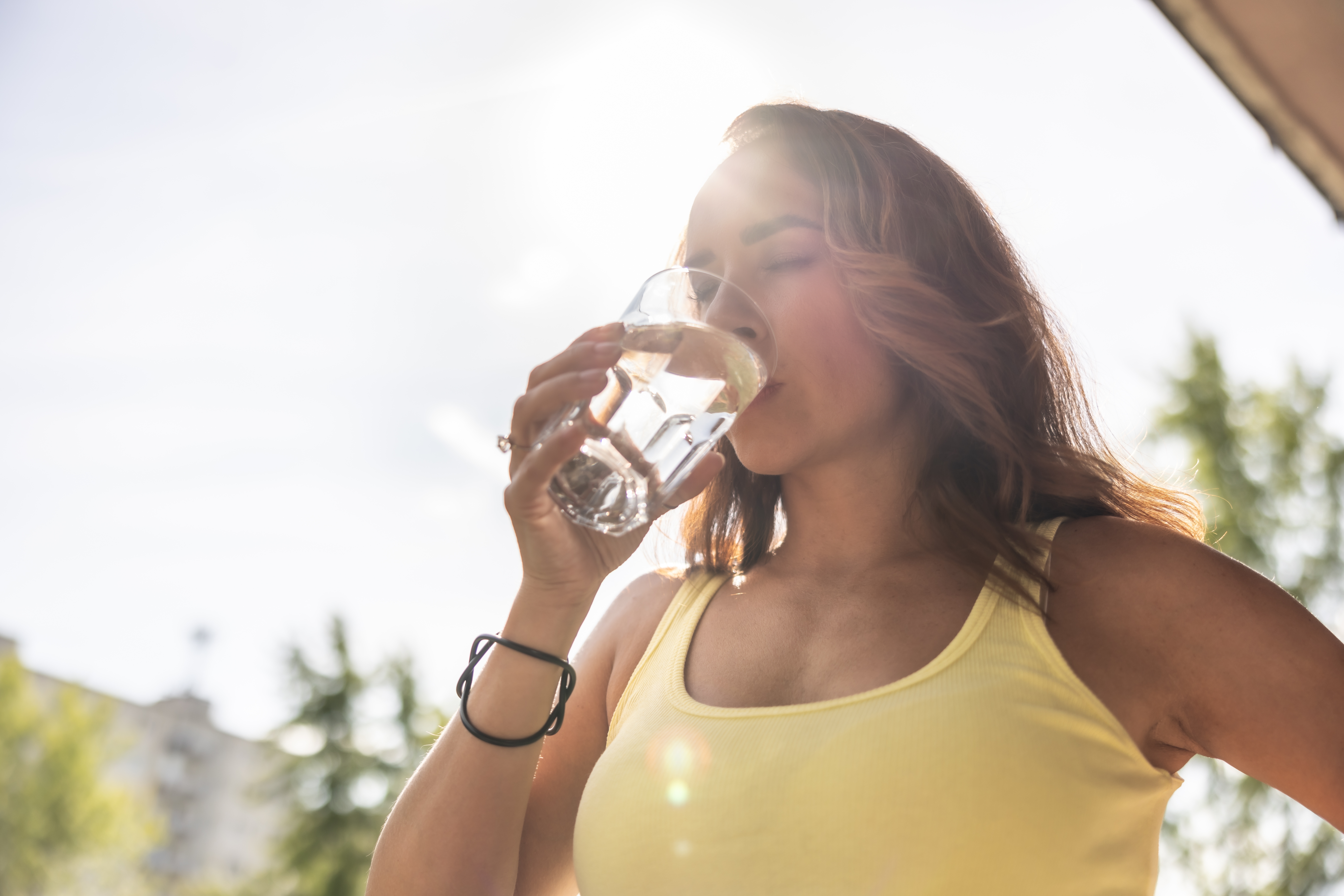 Dehydrated,Woman,Drinks,Clean,Water,From,A,Glass,To,Replenish