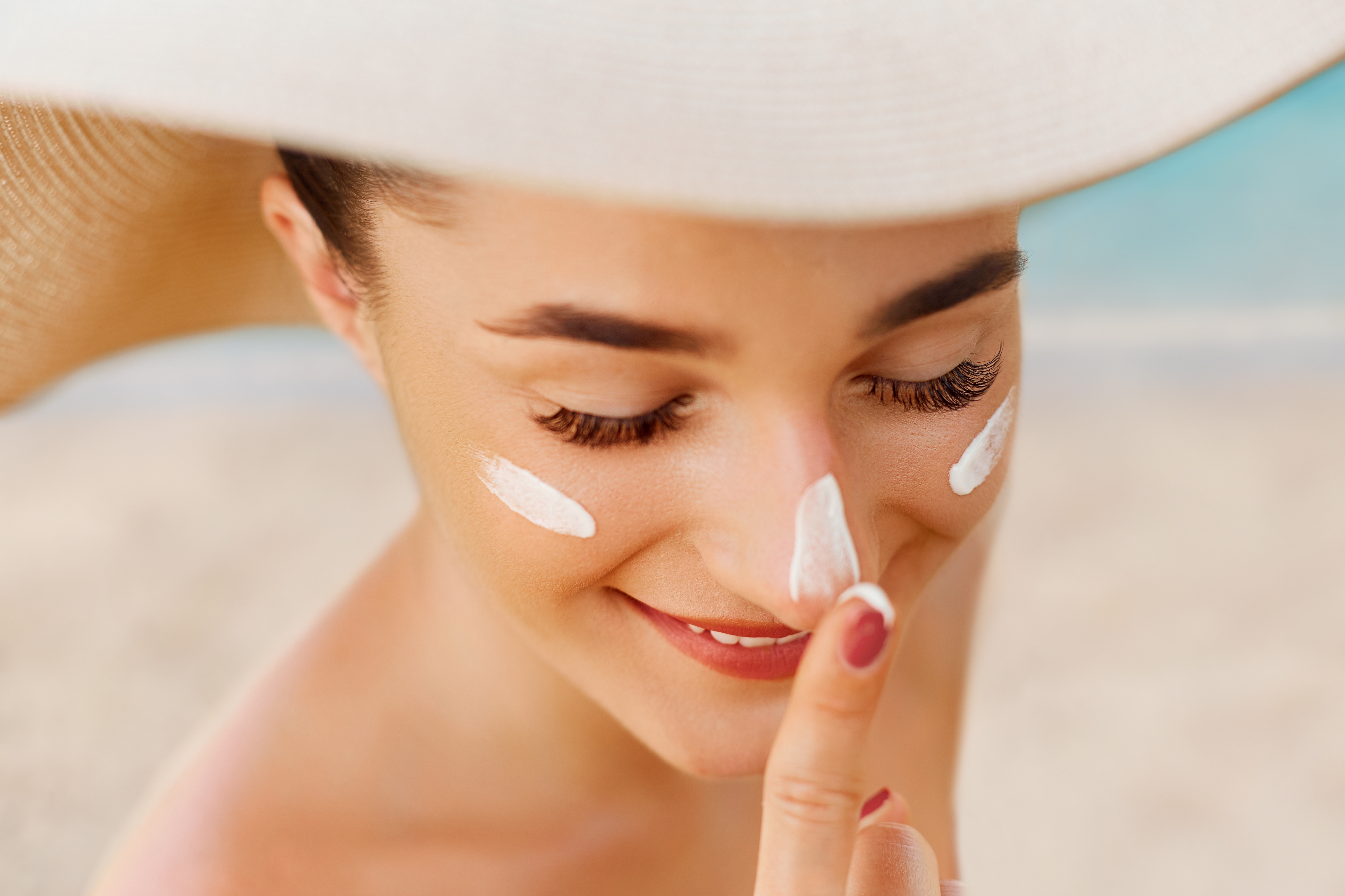 Apply-sunscreen-before-applying-Treclin-Gel-courierpharmacy.co_.uk_.jpg